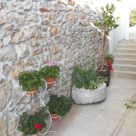 Apartman Bonaca Vrbnik Exterior foto