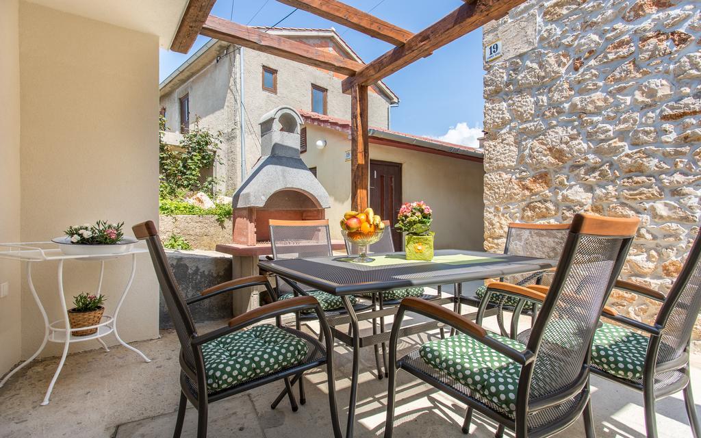 Apartman Bonaca Vrbnik Exterior foto