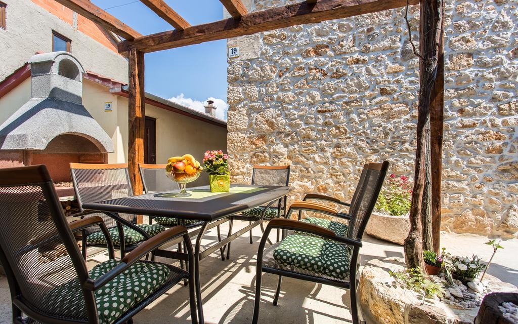 Apartman Bonaca Vrbnik Exterior foto