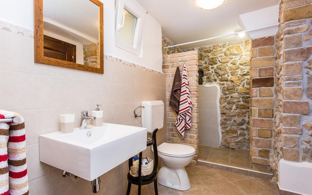 Apartman Bonaca Vrbnik Exterior foto